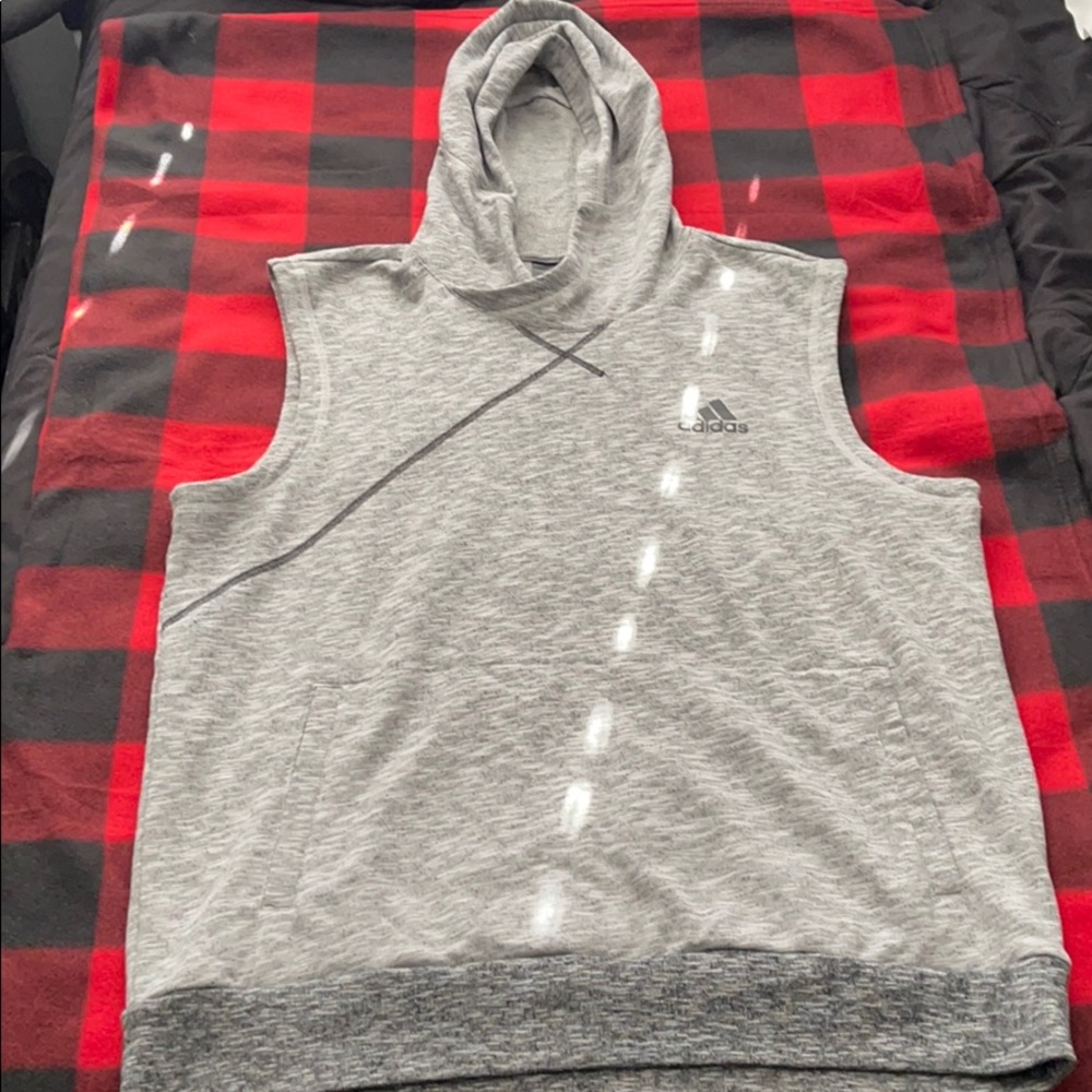 Sleeveless workout hoodie